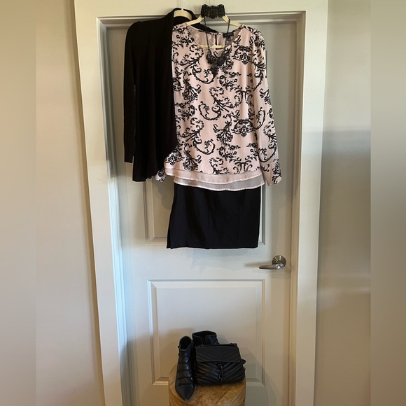 The Limited unique blush pink and black design blouse size S - Picture 6 of 6